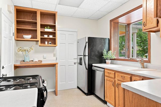 1437 Englewood Avenue, Saint Paul, MN 55104