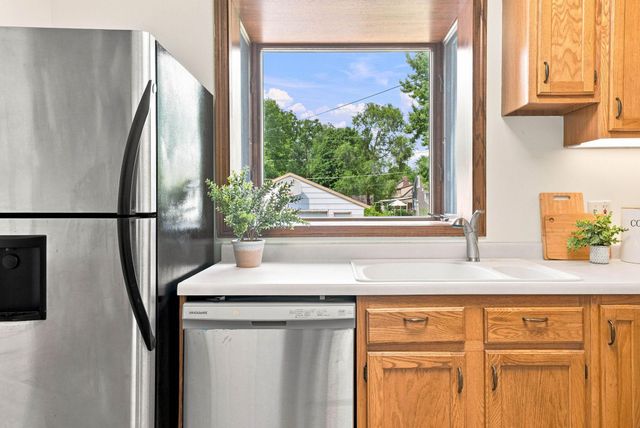 1437 Englewood Avenue, Saint Paul, MN 55104