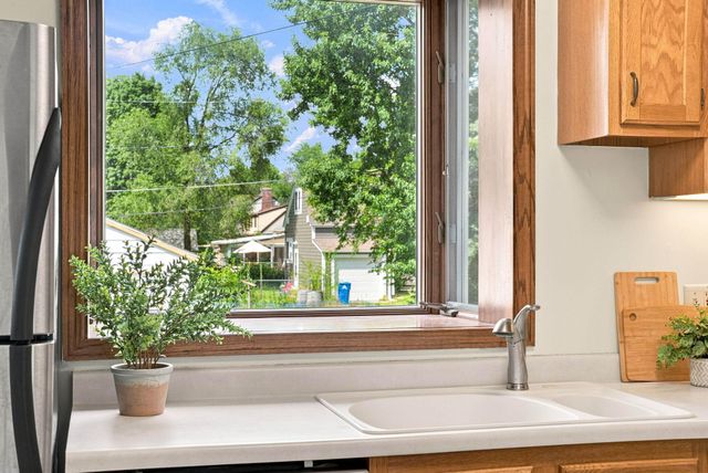 1437 Englewood Avenue, Saint Paul, MN 55104