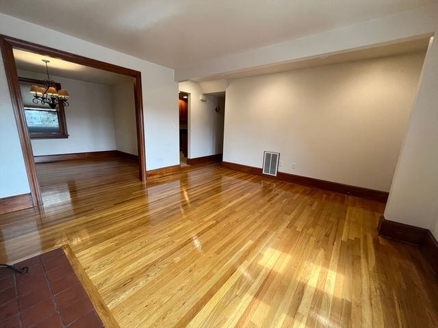 584 Humphrey Street 1, Swampscott, MA 01907