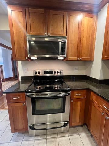 584 Humphrey Street 1, Swampscott, MA 01907