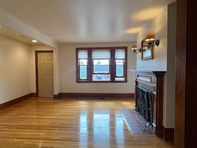 584 Humphrey Street 1, Swampscott, MA 01907