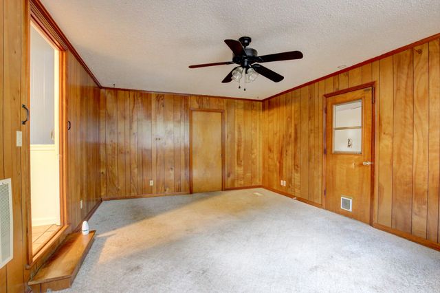 233 Pine Mountain Rd, Clarksville, TN 37042