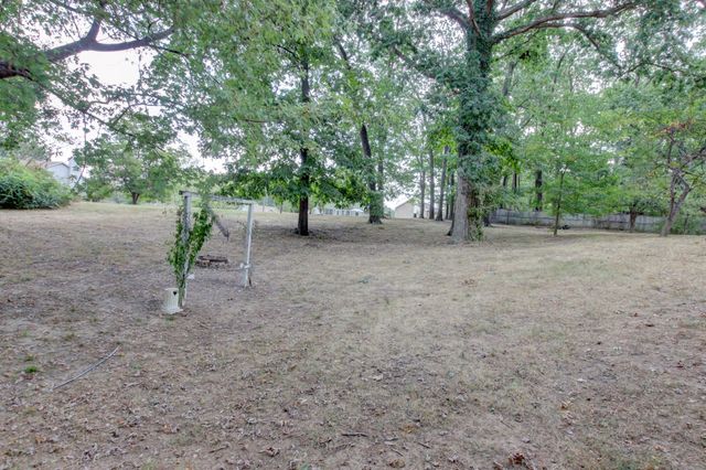 233 Pine Mountain Rd, Clarksville, TN 37042