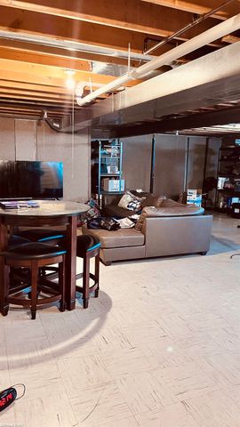 19223 Waldorf Street, Roseville, MI 48066