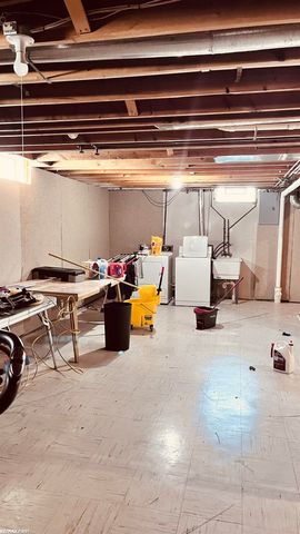 19223 Waldorf Street, Roseville, MI 48066