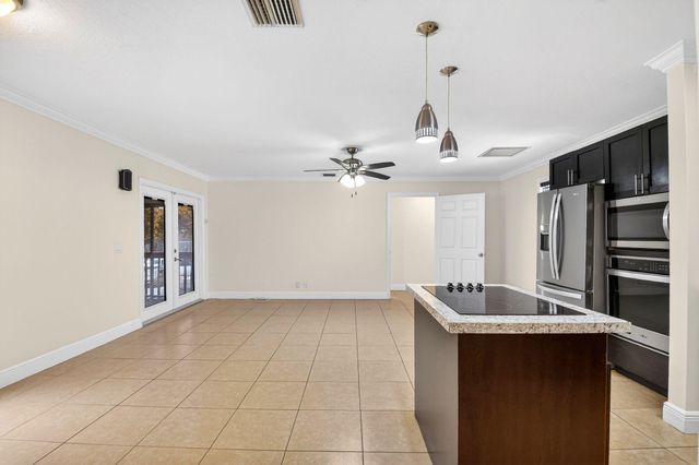 18 Crossings Circle F, Boynton Beach, FL 33435