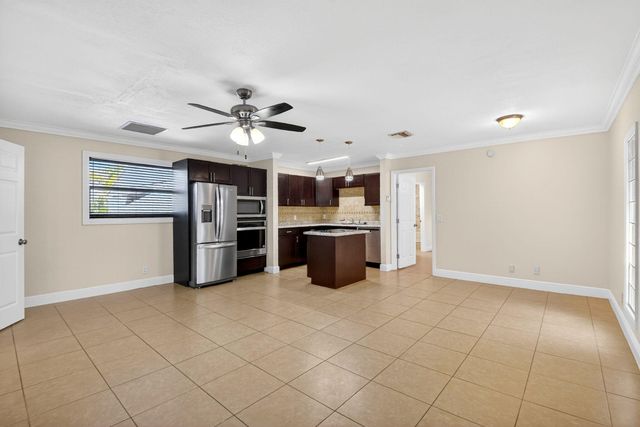18 Crossings Circle F, Boynton Beach, FL 33435