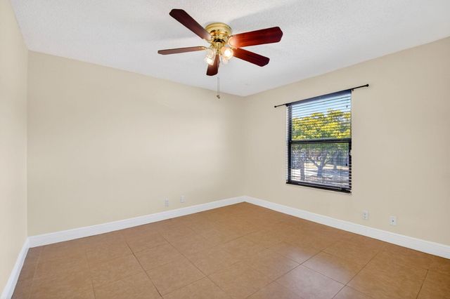 18 Crossings Circle F, Boynton Beach, FL 33435