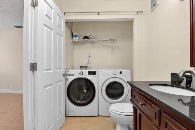 18 Crossings Circle F, Boynton Beach, FL 33435