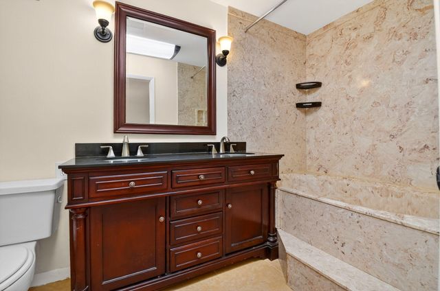 18 Crossings Circle F, Boynton Beach, FL 33435