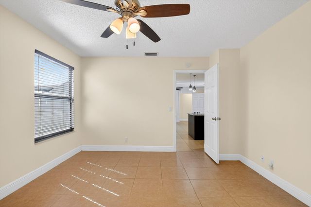 18 Crossings Circle F, Boynton Beach, FL 33435