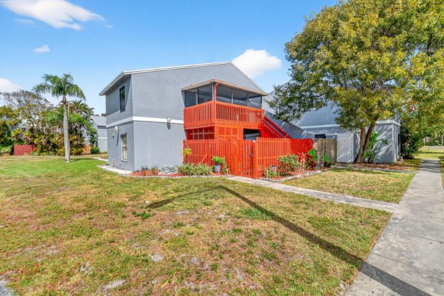 18 Crossings Circle F, Boynton Beach, FL 33435