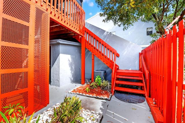 18 Crossings Circle F, Boynton Beach, FL 33435