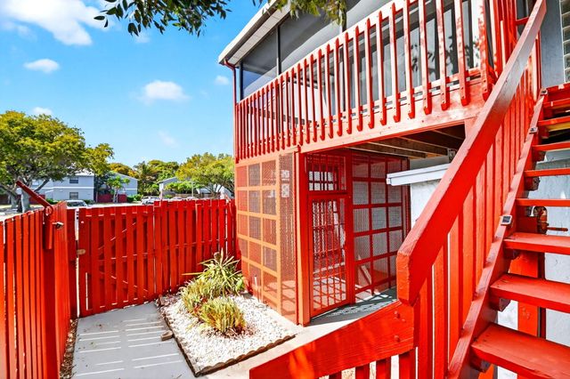 18 Crossings Circle F, Boynton Beach, FL 33435