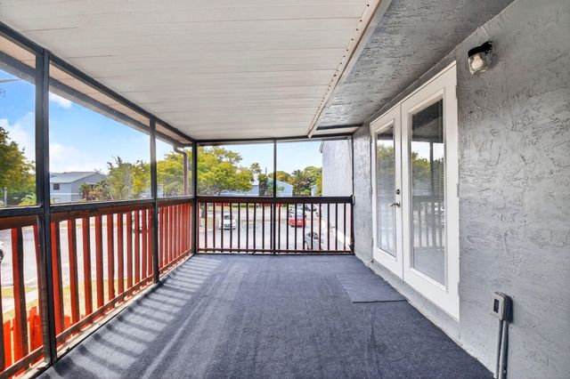 18 Crossings Circle F, Boynton Beach, FL 33435