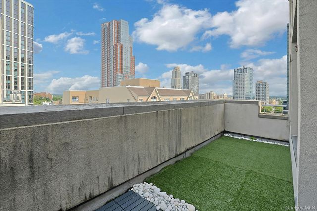25 Leroy Place PH1, New Rochelle, NY 10805