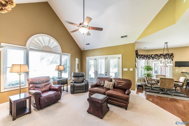 2611 Sandalhaven Drive, Owens Cross Roads, AL 35763