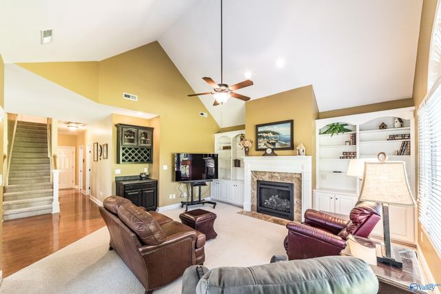 2611 Sandalhaven Drive, Owens Cross Roads, AL 35763