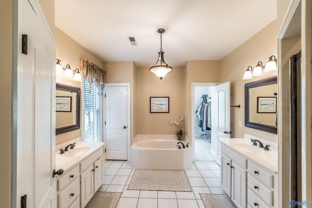 2611 Sandalhaven Drive, Owens Cross Roads, AL 35763