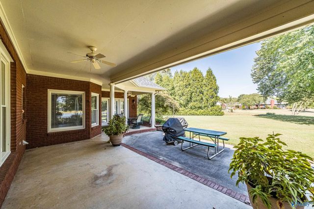 2611 Sandalhaven Drive, Owens Cross Roads, AL 35763