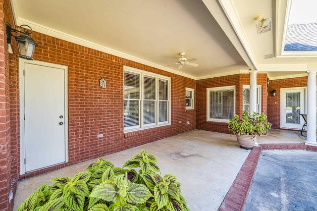 2611 Sandalhaven Drive, Owens Cross Roads, AL 35763