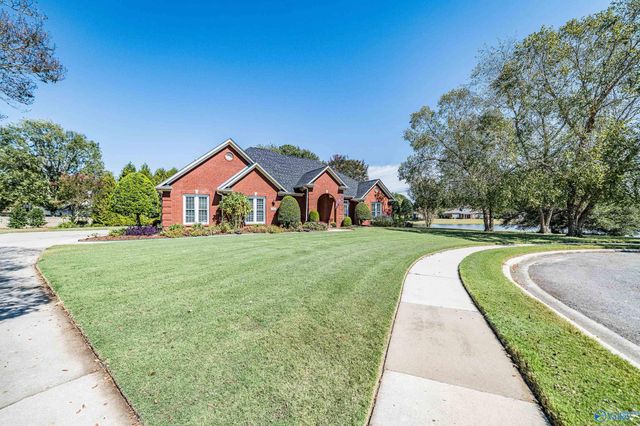 2611 Sandalhaven Drive, Owens Cross Roads, AL 35763