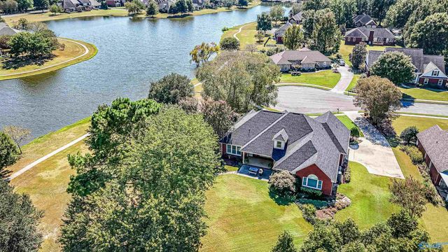 2611 Sandalhaven Drive, Owens Cross Roads, AL 35763