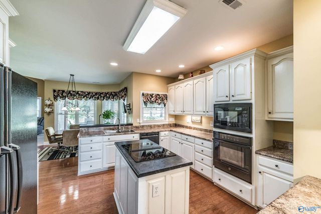 2611 Sandalhaven Drive, Owens Cross Roads, AL 35763