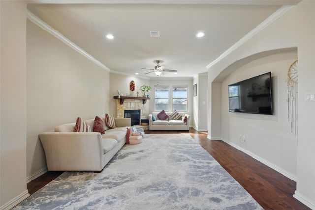 601 Crestridge Circle, Euless, TX 76040