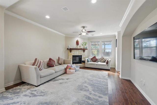 601 Crestridge Circle, Euless, TX 76040