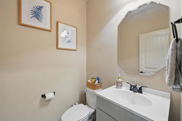 601 Crestridge Circle, Euless, TX 76040