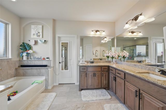 601 Crestridge Circle, Euless, TX 76040