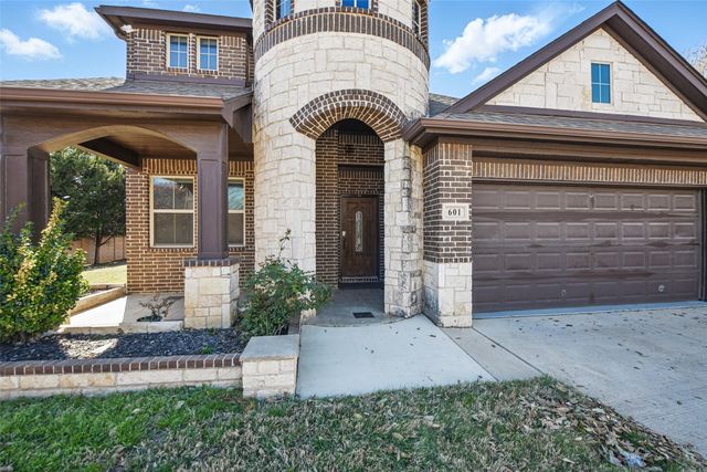 601 Crestridge Circle, Euless, TX 76040