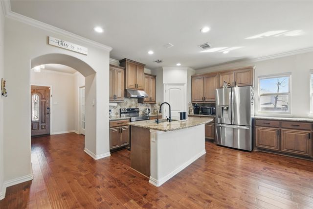 601 Crestridge Circle, Euless, TX 76040