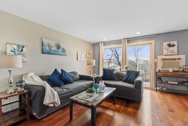 80 Edgelawn Avenue 6, North Andover, MA 01845