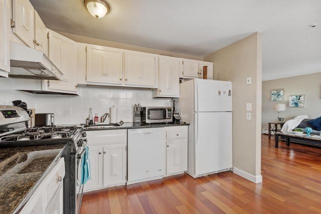 80 Edgelawn Avenue 6, North Andover, MA 01845