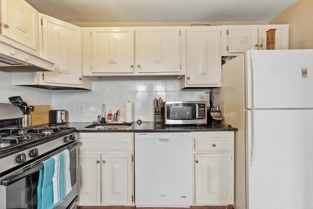 80 Edgelawn Avenue 6, North Andover, MA 01845