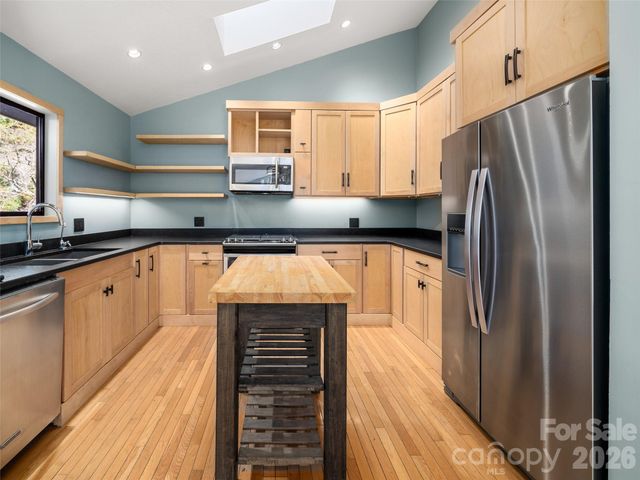 138 Woodhaven Drive, Hendersonville, NC 28739