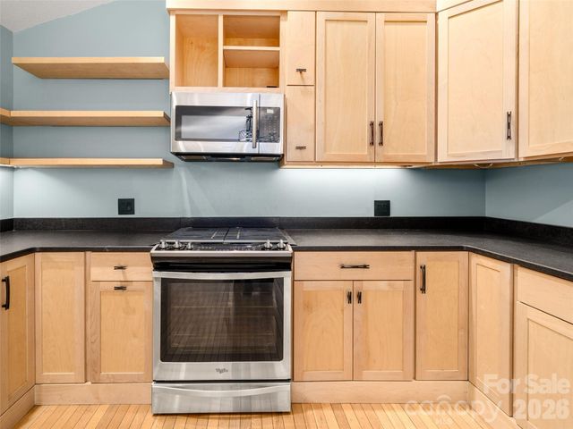 138 Woodhaven Drive, Hendersonville, NC 28739