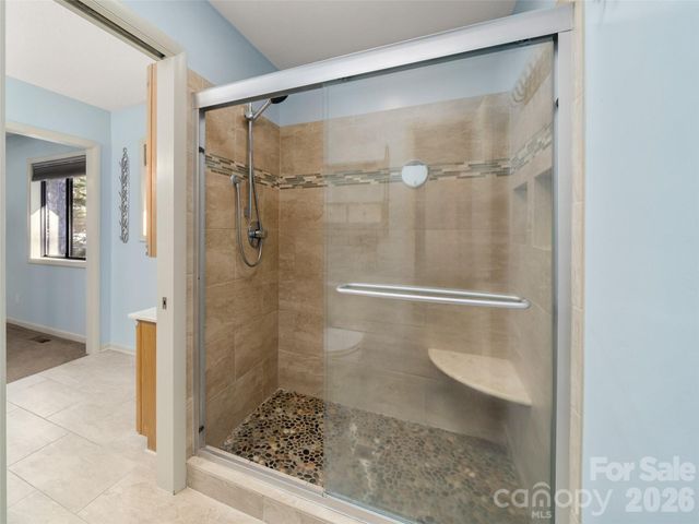 138 Woodhaven Drive, Hendersonville, NC 28739