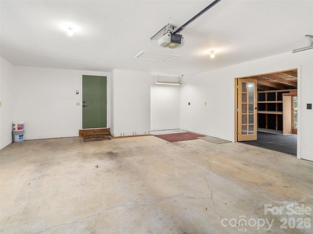 138 Woodhaven Drive, Hendersonville, NC 28739