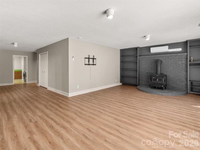 138 Woodhaven Drive, Hendersonville, NC 28739