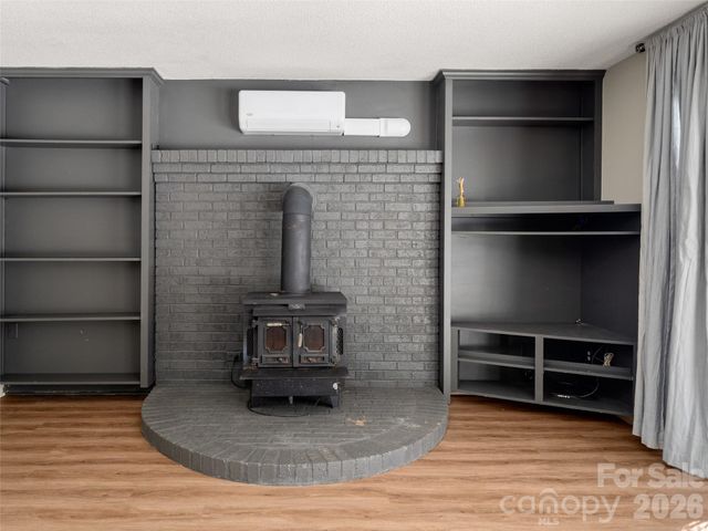 138 Woodhaven Drive, Hendersonville, NC 28739