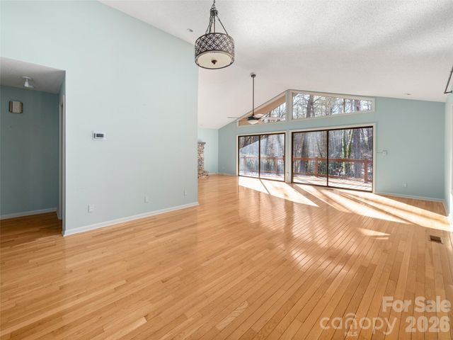 138 Woodhaven Drive, Hendersonville, NC 28739