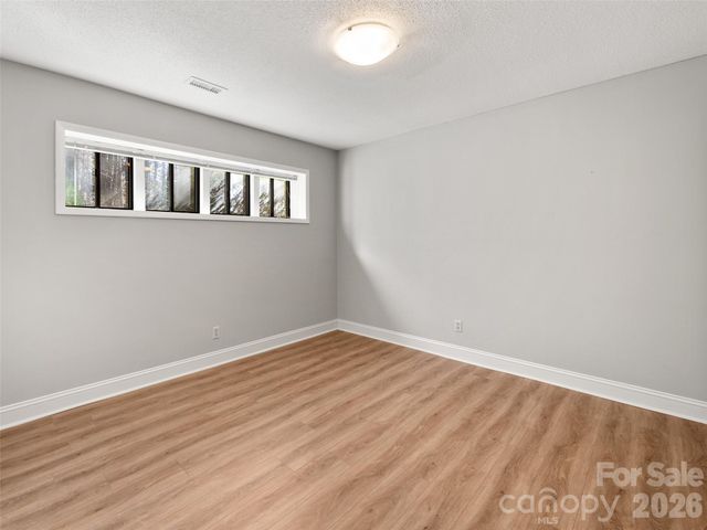 138 Woodhaven Drive, Hendersonville, NC 28739