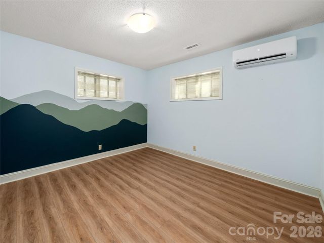 138 Woodhaven Drive, Hendersonville, NC 28739