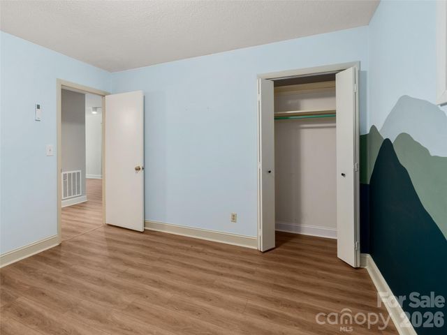 138 Woodhaven Drive, Hendersonville, NC 28739