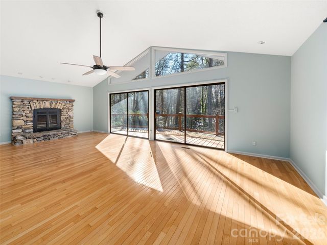 138 Woodhaven Drive, Hendersonville, NC 28739