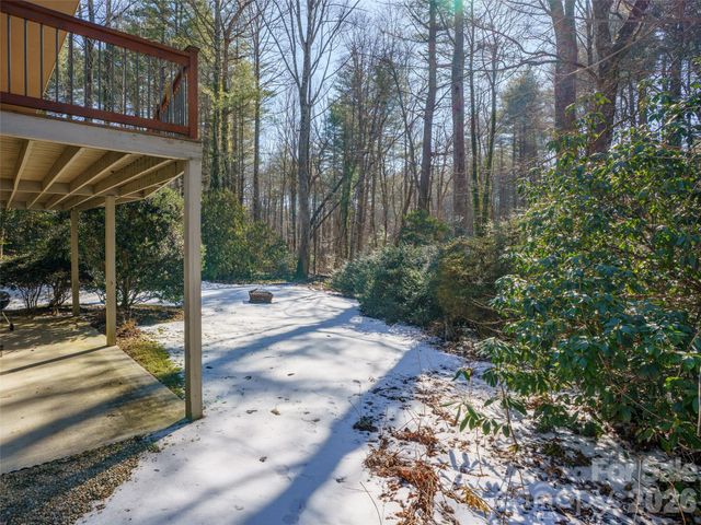 138 Woodhaven Drive, Hendersonville, NC 28739